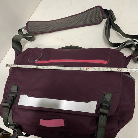 Patagonia Half Mass Messenger Bag Maroon Crossbody Organizer Commuter Travel - Picture 5 of 9
